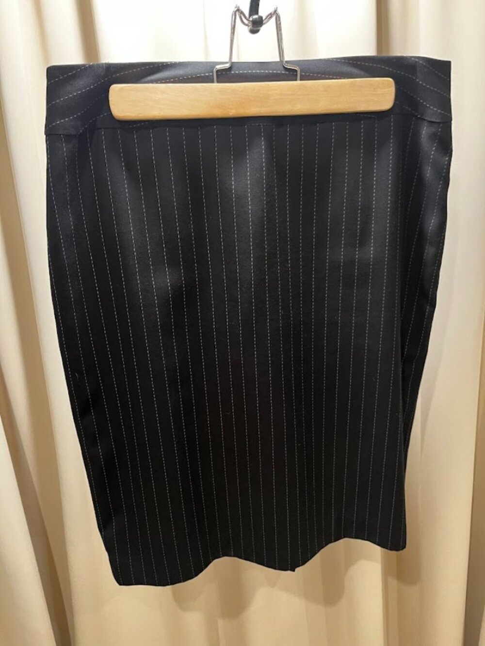 Jones New York Black Pinstriped Lined Skirt Size 8